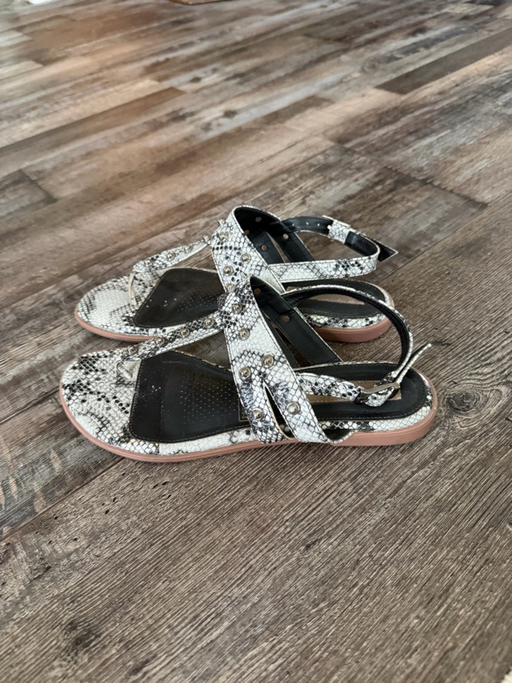 Women’s Snake-Pattern Casual Sandals - White/Black SIZE 8